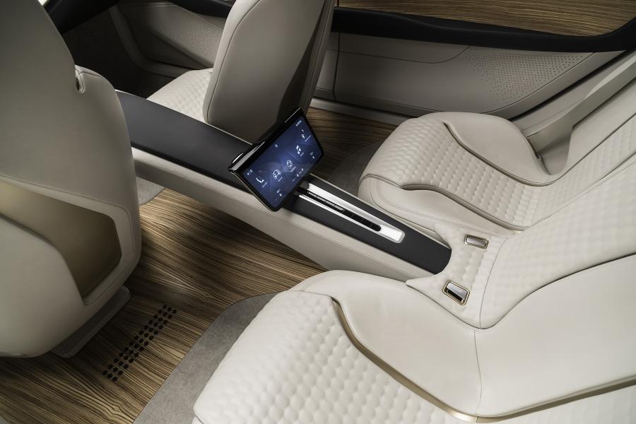Интерьер Nissan Vmotion 2.0 Concept 2017 года  (фото 39 из 57)